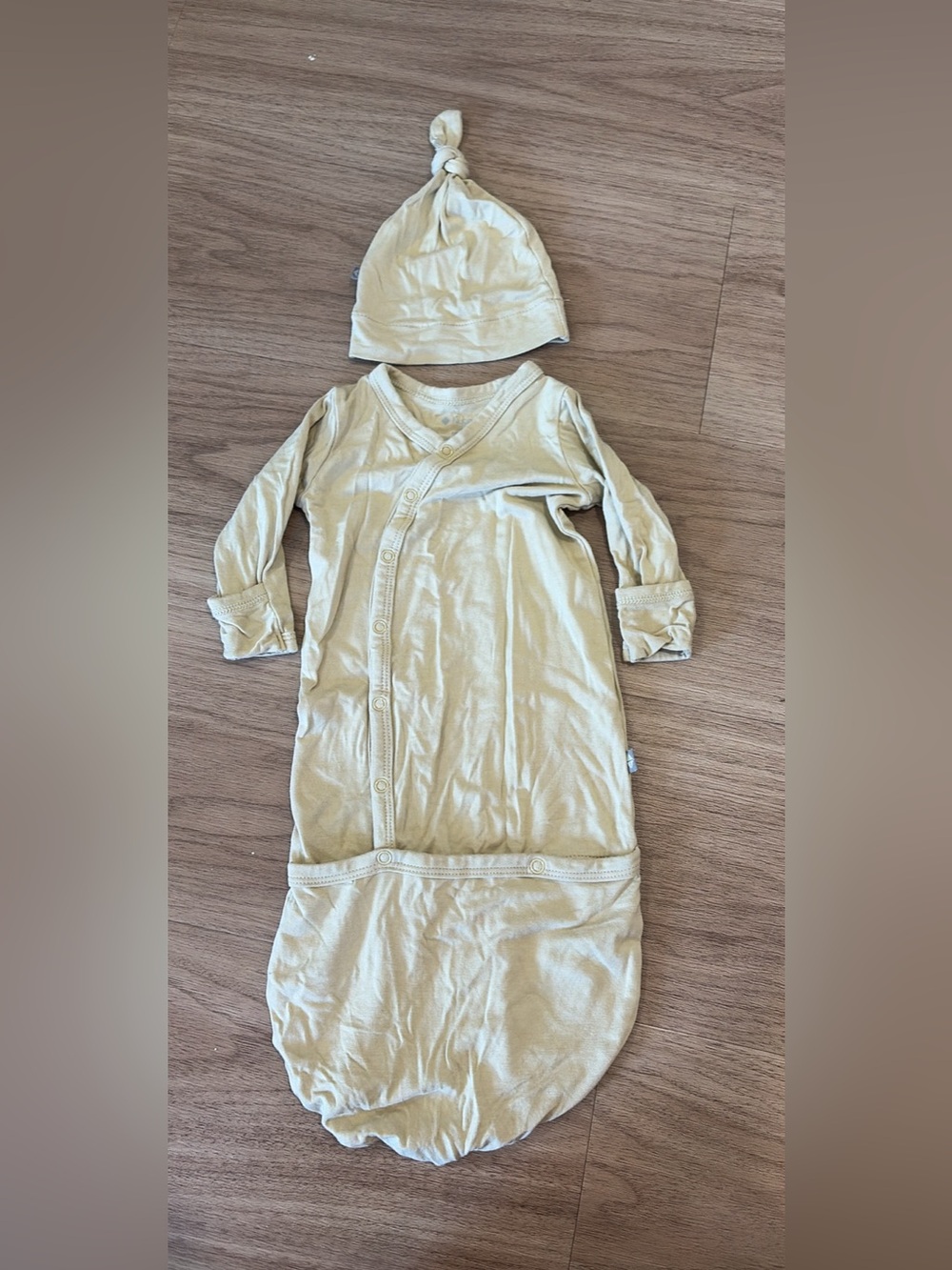 Kyte Newborn Wheat Bundler and Hat